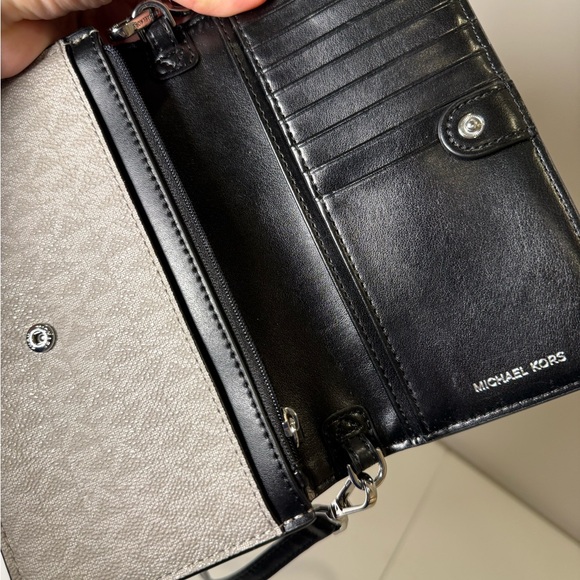 Michael Kors Jet Set Charm Small Phone Crossbody - Picture 4 of 5